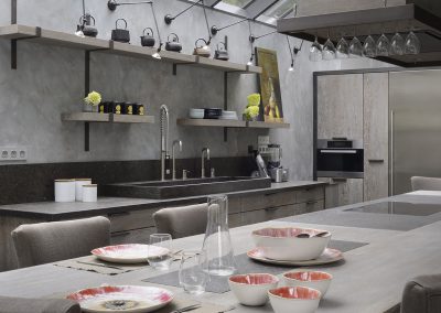 alfred, maison contemporaine en région parisienne : cuisine suite